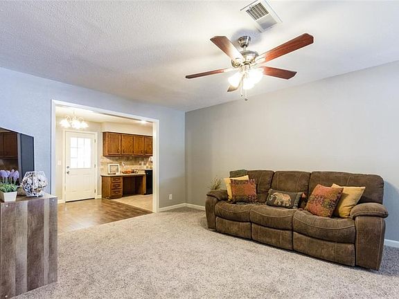 5th image of 3613 Venice Dr