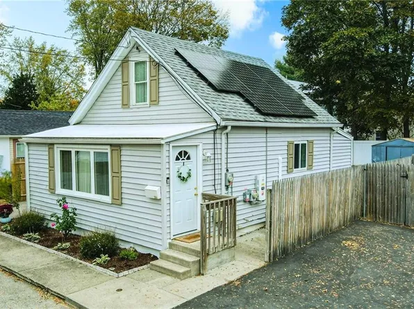 126 Uncas St, Warwick, RI 02889