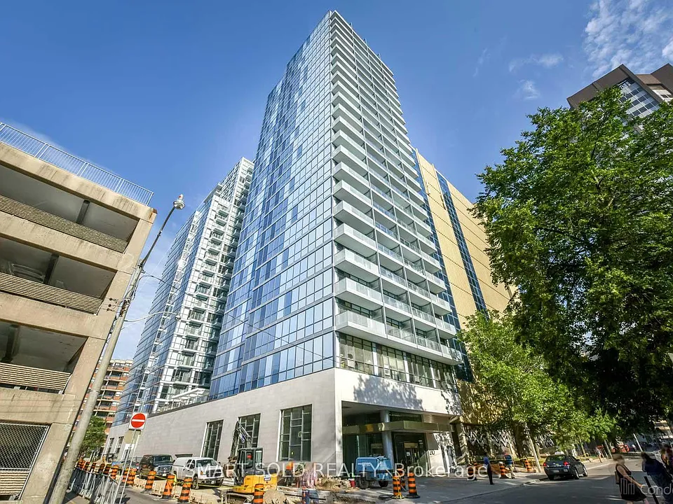 210 Simcoe St #1007