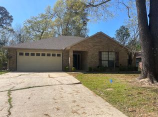 215 Deerwood Ln, Haughton, LA 71037