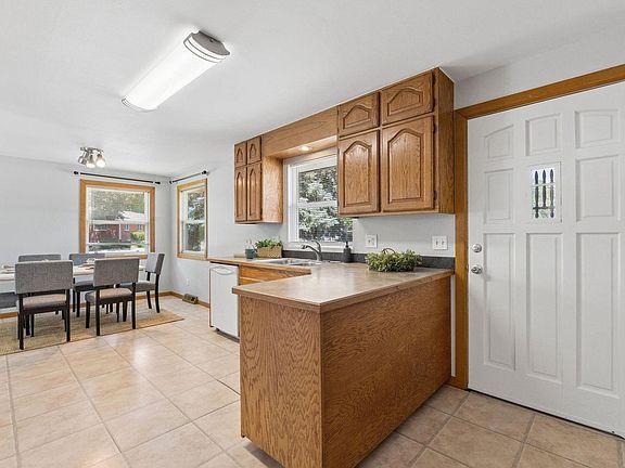 3rd image of 870 10th St