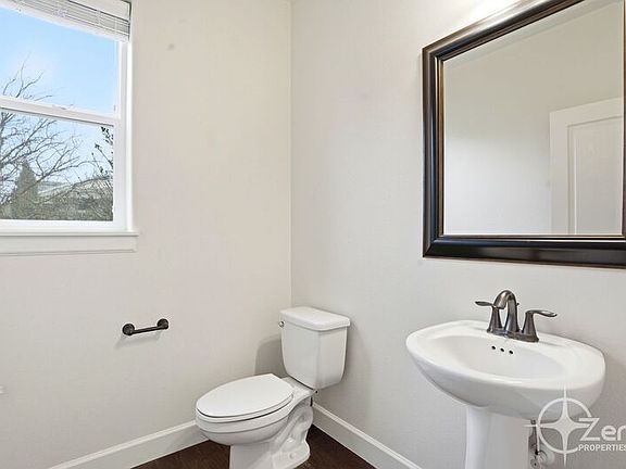 5th image of 15205 NE 102nd Way