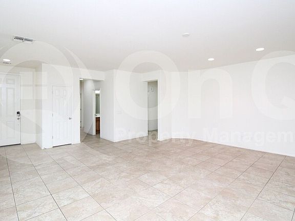 4th image of 882 E Furness Dr