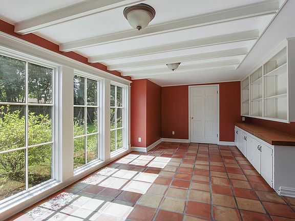 5th image of 4012 Wooded Dr