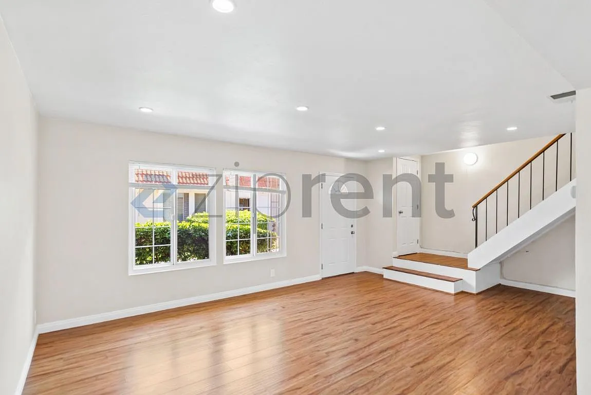 4 bed, 2.5 bath, 1439 sqft, $4,345 — Photo 4