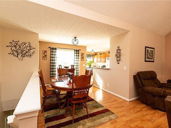 5th image of 24 Greenwood Park Way