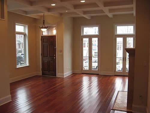 3rd image of 3736 N Hermitage Ave #1