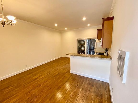 2nd image of 3046 Steiner St