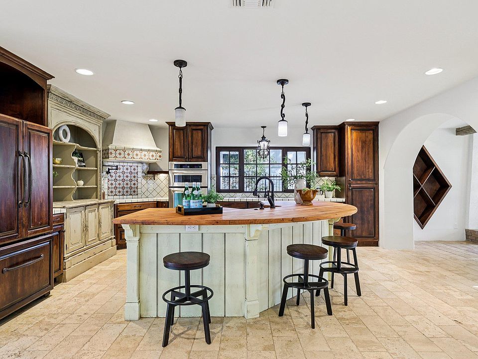 1st image of 2706 Pearce Rd