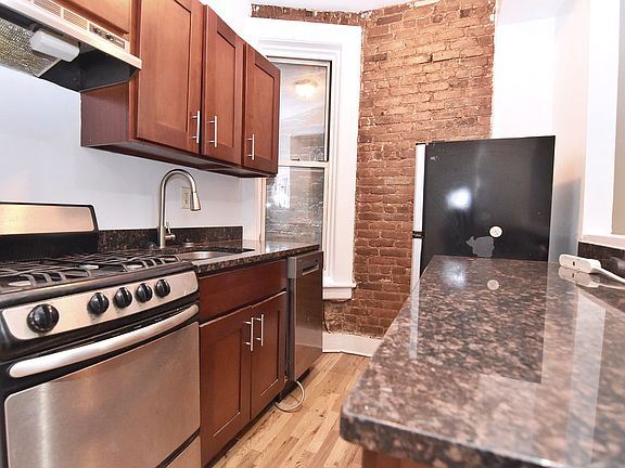 3rd image of 437 1st St APT 1B