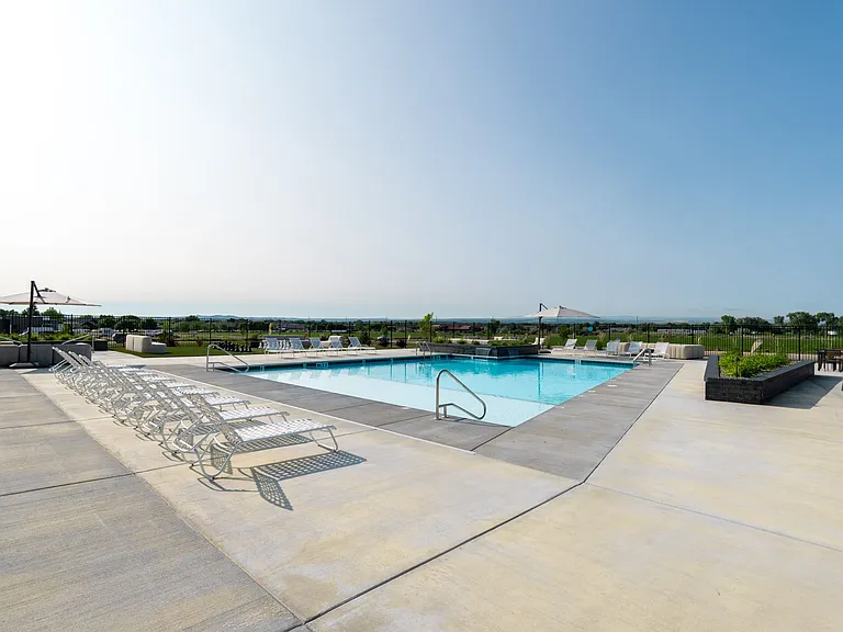 Zimmerman Luxury Apartments — Photo 15