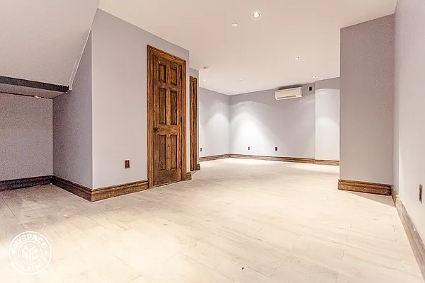 Rented by MySpaceNYC | media 4