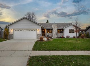 2662 N Wuthering Hills Dr, Janesville, WI 53546