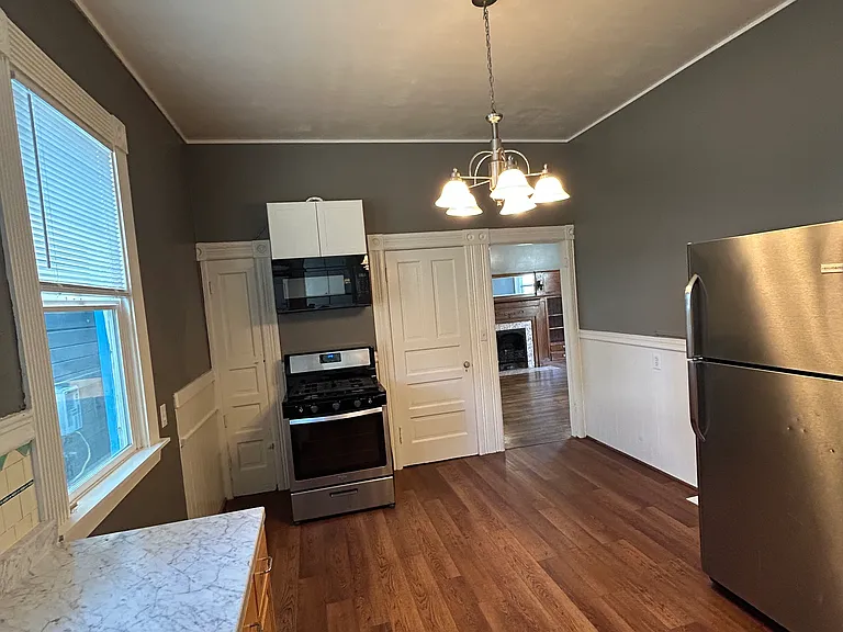 326 Capitol St #A — Photo 14