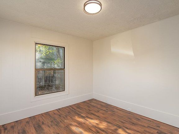 4th image of 2717 E Everett Ave