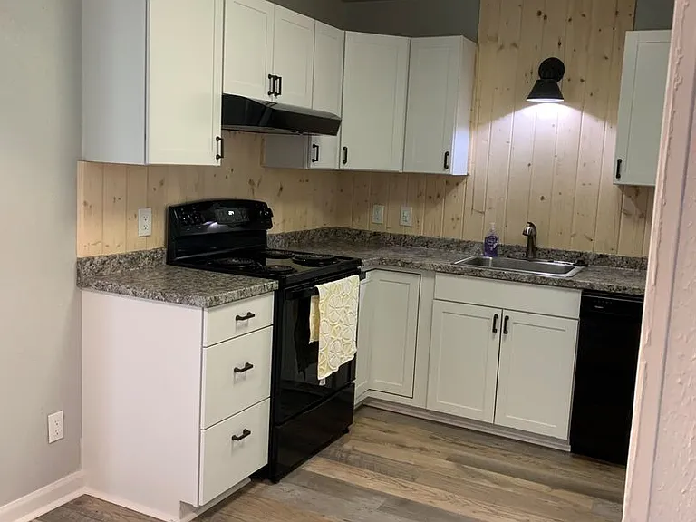 921 Alameda Ave — Photo 4