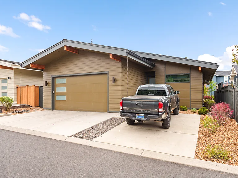 2762 NW High Lakes Loop — Photo 38