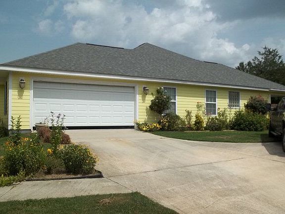 Garage. Lots of parking!