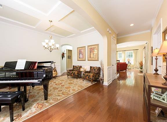 4th image of 388 Monteray Oaks Cir