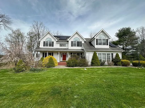 111 Roosevelt Dr, Poughquag, NY 12570