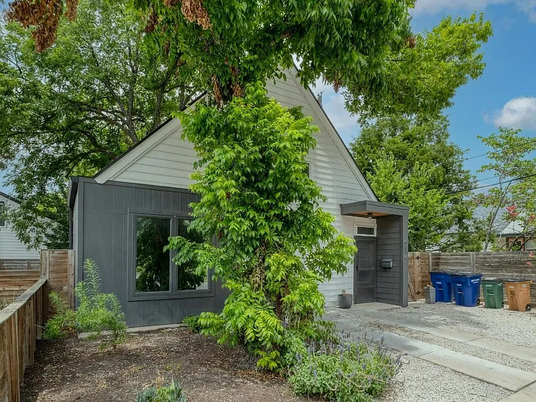 4814 Harmon Ave — Photo 2