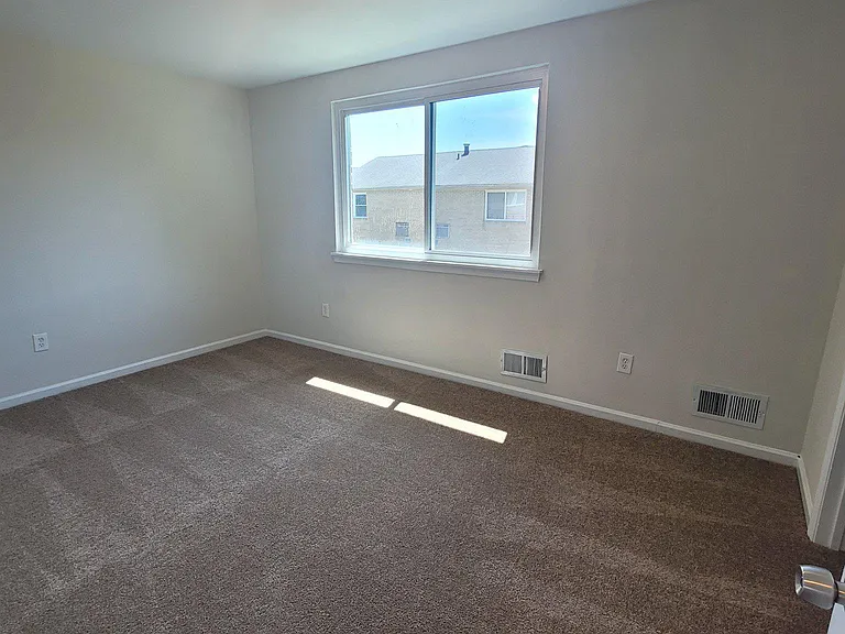 1833 Addison Rd S — Photo 14