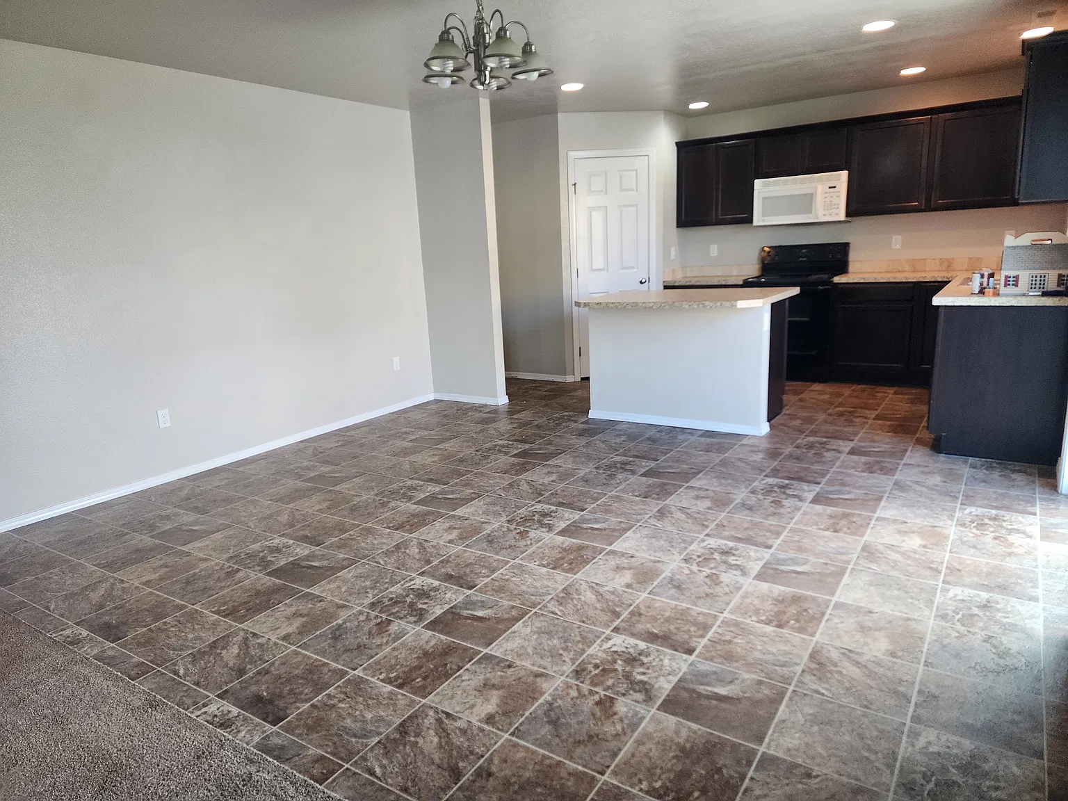 4 bed, 1853 sqft, $2,100 — Photo 4