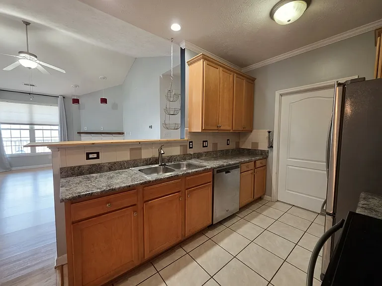 1324 Kershaw Loop #206 — Photo 9