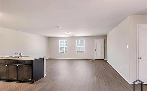 4 bed, 1880 sqft, $2,520 — Photo 2