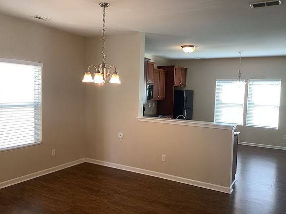 4th image of 110 Collenton Ln