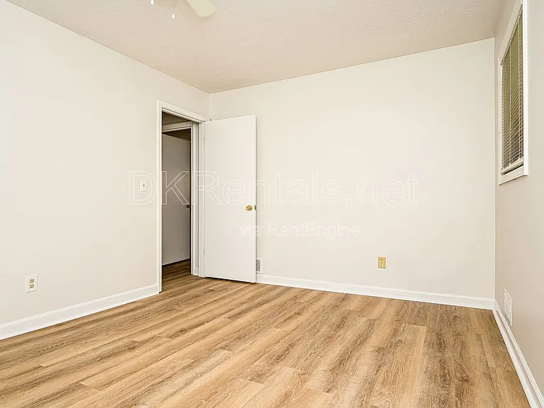2807 Hickory Ln — Photo 12