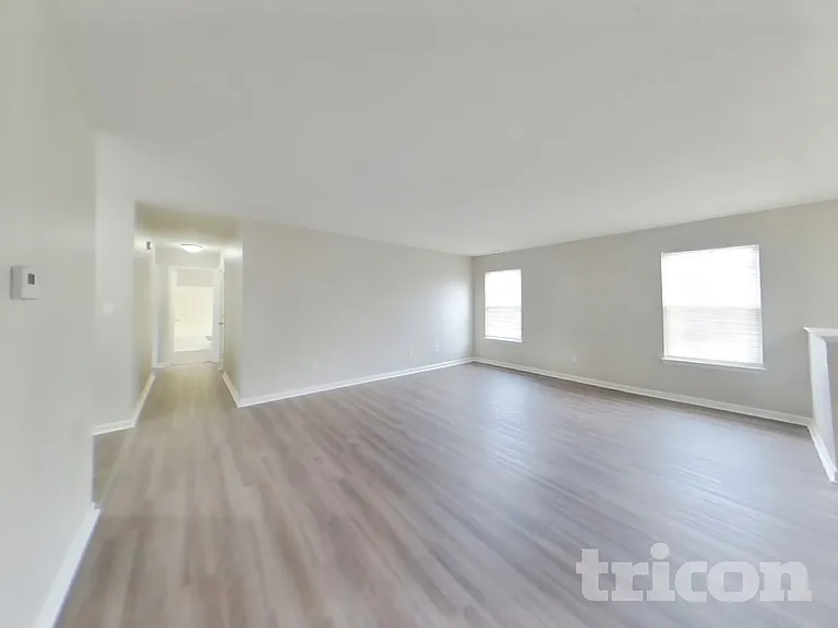 703 Sweet Creek Dr — Photo 2