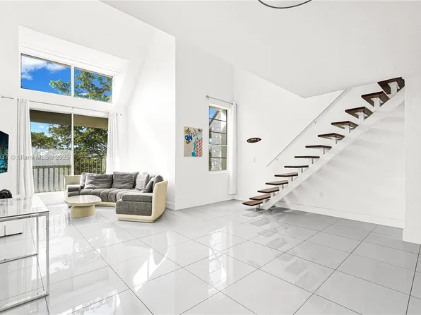 6890 N Kendall Dr APT B403, Pinecrest, FL 33156