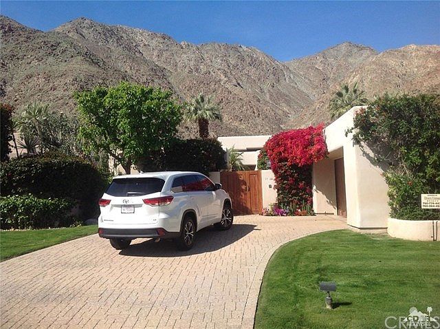 2nd image of 77100 Avenida Fernando