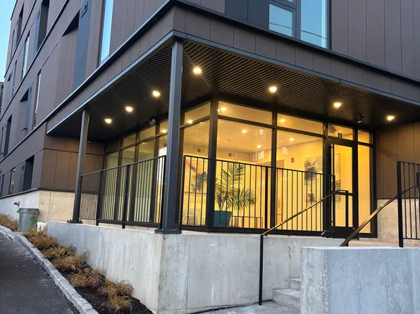 24 8th St #1A, Providence, RI 02906