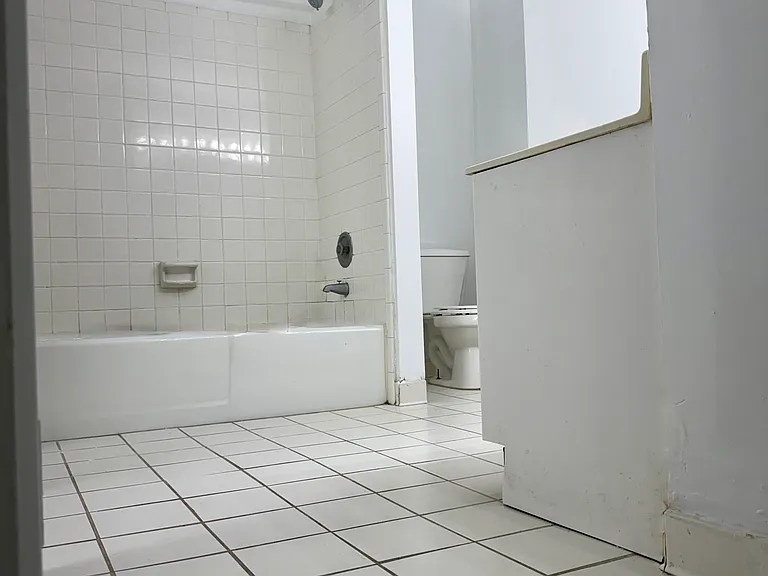 bathroom 1.