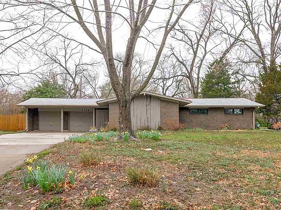 2nd image of 1724 N Glenwood Dr
