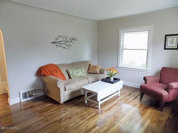 3rd image of 311 N Ottawa St