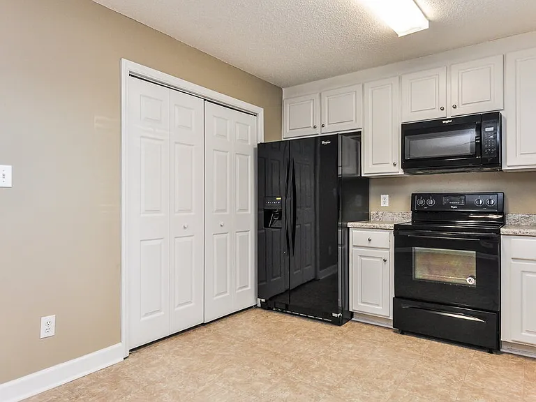 101 Mayfair Ct — Photo 7