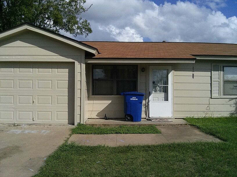 1st image of 303 Dora Cir