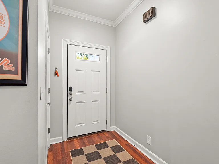 138 Matthew Ln — Photo 3