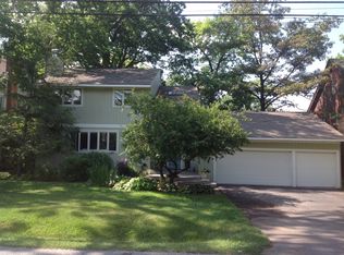2172 Garland Ave, Sylvan Lake, MI 48320