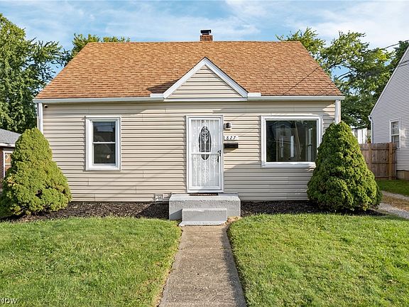 3rd image of 827 Davies Ave