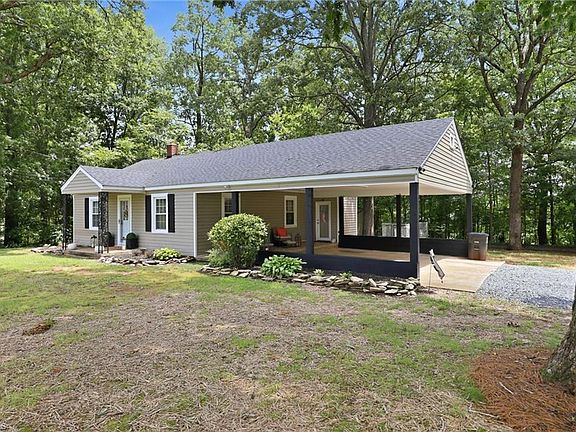 3rd image of 4298 Edgar Rd