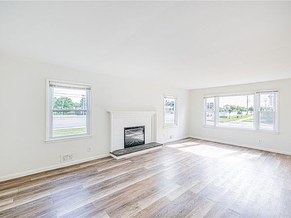 4th image of 2117 W Ridge Rd