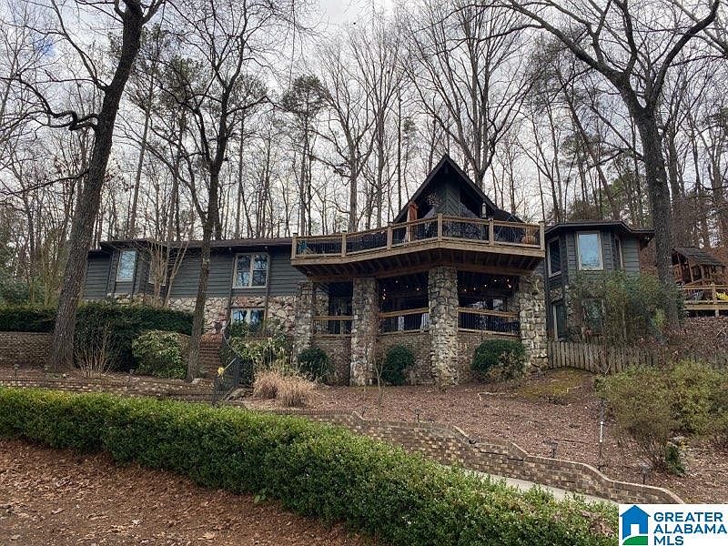 2nd image of 3115 Club Dr