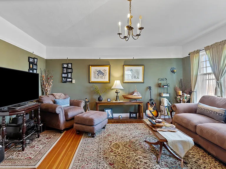_ Main sitting room/living room
_ Dedicated desk + second monitor
_ Couch and TV