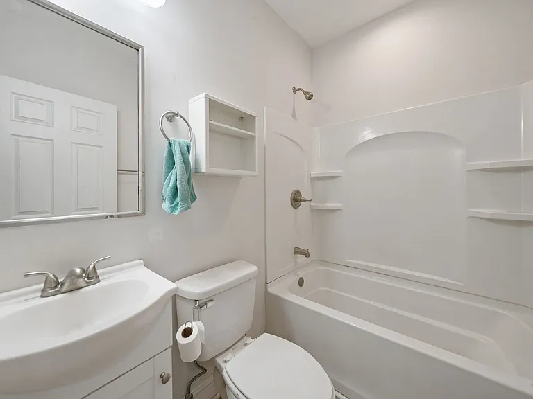 1007 N Hyde Park Ave — Photo 12