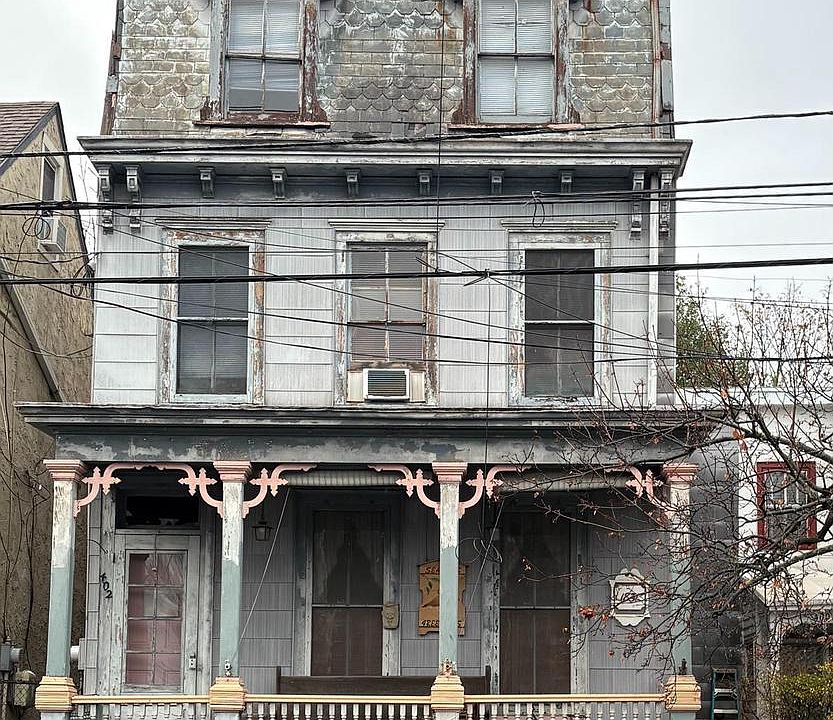 1st image of 402 Prince St