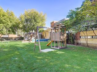 1806 W Newport Ave, Chicago, IL 60657